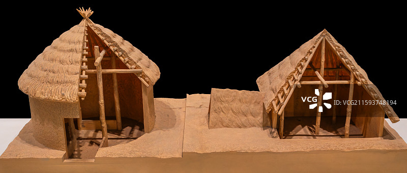 陕西考古博物馆藏半坡遗址圆形、方形房屋（复原模型）图片素材