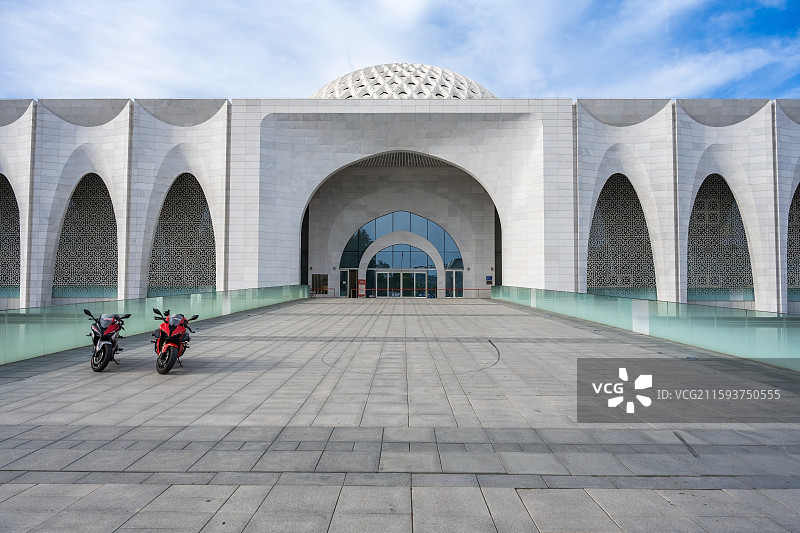 蓝天下的大厂民族宫建筑风光图片素材