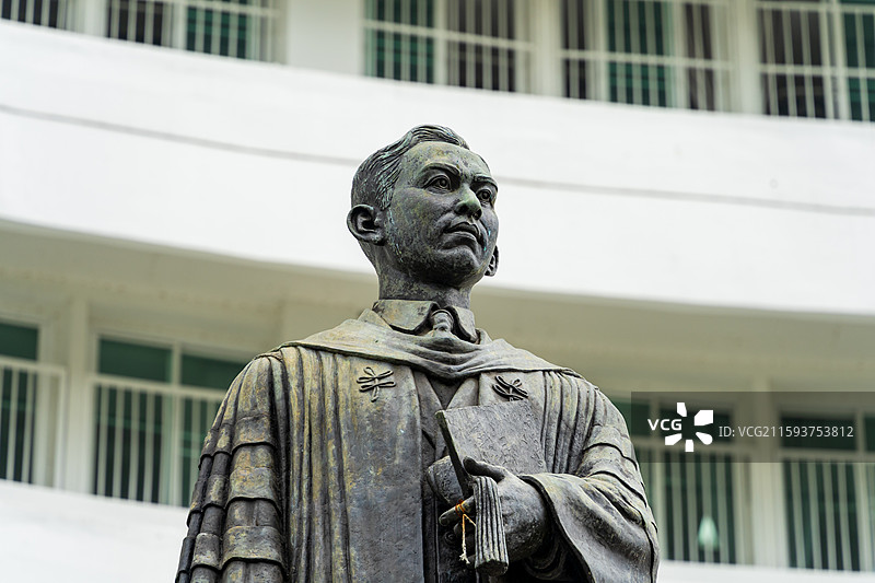 泰国清迈大学的玛希敦阿杜德亲王雕像图片素材