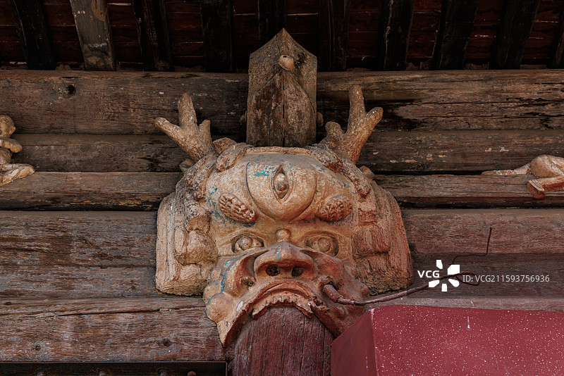 山西忻州繁峙县三圣寺明代古建筑地藏殿兽头吞口图片素材
