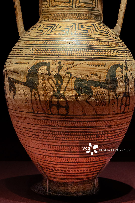 上海世博会博物馆希腊人从阿伽门农到亚历山大几何纹双耳瓶 公元前720年 出土于雅典凯拉美科斯区的迪皮图片素材