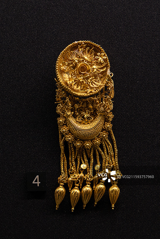 上海世博会博物馆希腊人从阿伽门农到亚历山大箭簇状装饰项链 300-280BC 出土代尔韦尼的代莱泰墓图片素材
