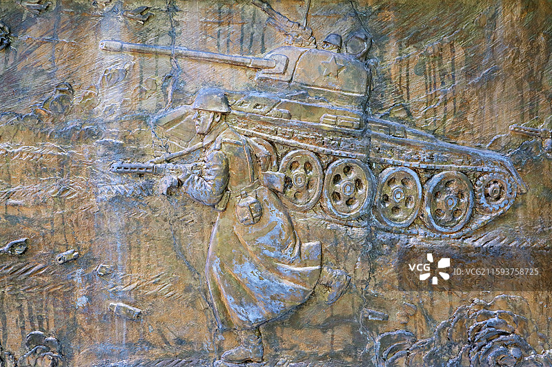 内蒙古自治区呼伦贝尔市扎兰屯市，吊桥公园里的苏联红军烈士纪念碑图片素材