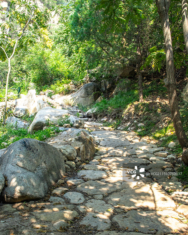 石块铺成的山路图片素材