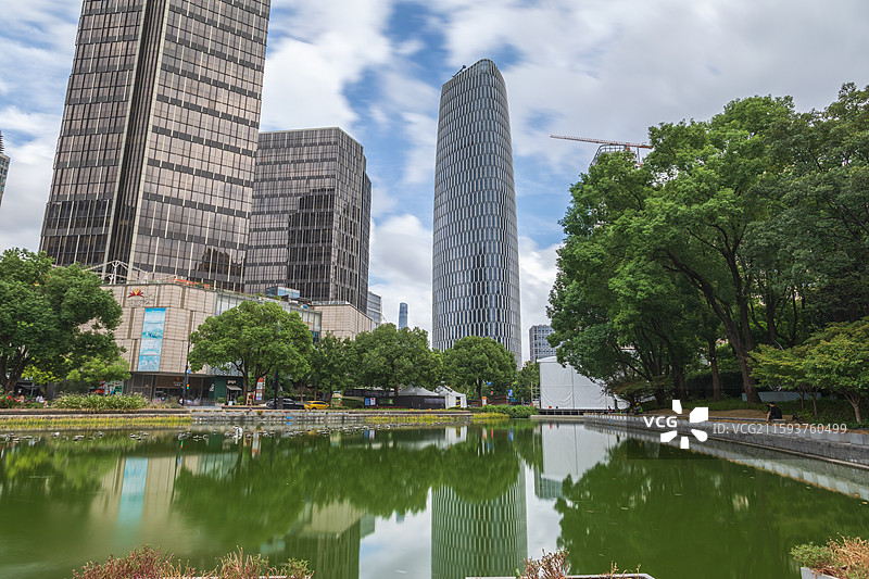 上海新天地太平湖城市天际线日景图片素材