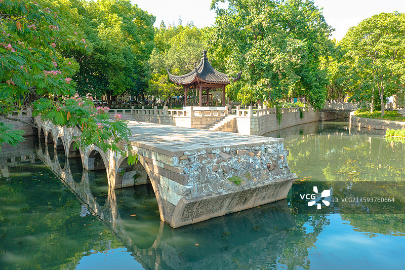 苏州吴江区垂虹景区华严塔航拍图片素材