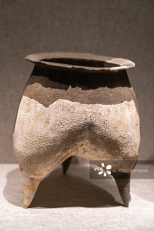 灰陶鬲（商代前期）河南博物院藏 1992年偃师商城出土图片素材