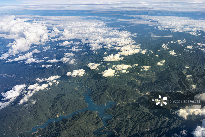 中国陕西汉中佛坪县秦岭三河口水库航拍图图片素材