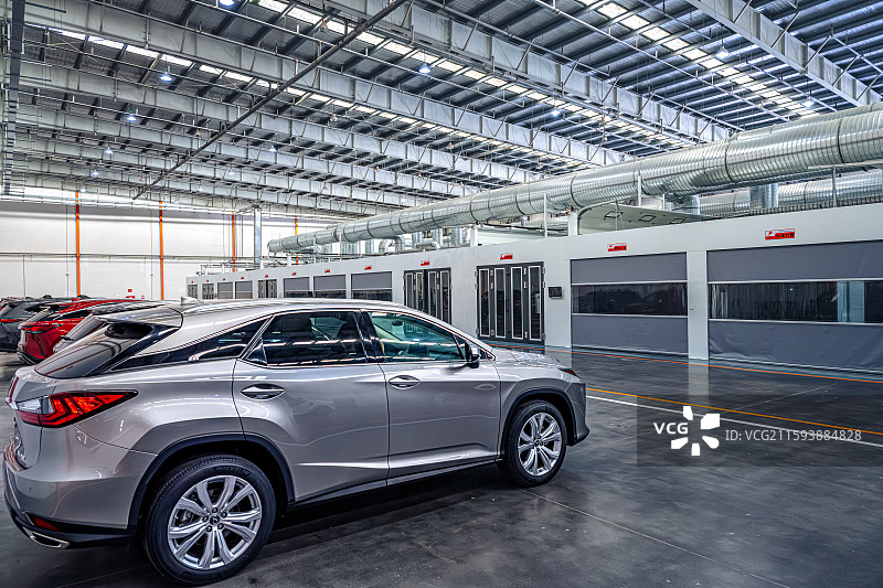 汽车保税维修业务 汽车修理厂内景 上海临港自贸区 洋山特殊综合保税区图片素材