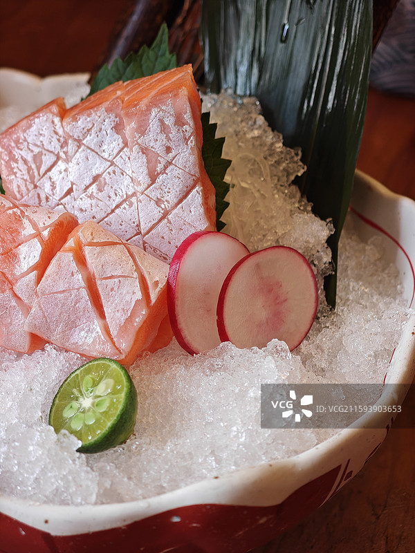 三文鱼腩刺身 生食海鲜料理 日本料理美食特写 上海浦东味庭烧鸟居酒屋图片素材
