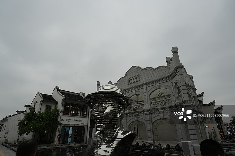 映月里是惠山古镇文商旅综合开发项目的重要部分，以阿炳的二胡独奏曲《二泉映月》为核心文化IP图片素材