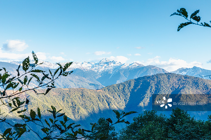 丙中洛是云南省怒江傈僳族自治州贡山独龙族怒族自治县下辖的镇，以自然景观和民族文化闻名。图片素材