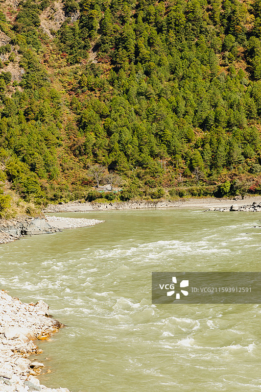 丙中洛是云南省怒江傈僳族自治州贡山独龙族怒族自治县下辖的镇，以自然景观和民族文化闻名。图片素材