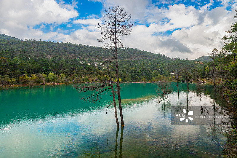 云南省丽江市玉龙纳西族自治县蓝月湖图片素材