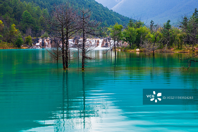 云南省丽江市玉龙纳西族自治县蓝月湖图片素材