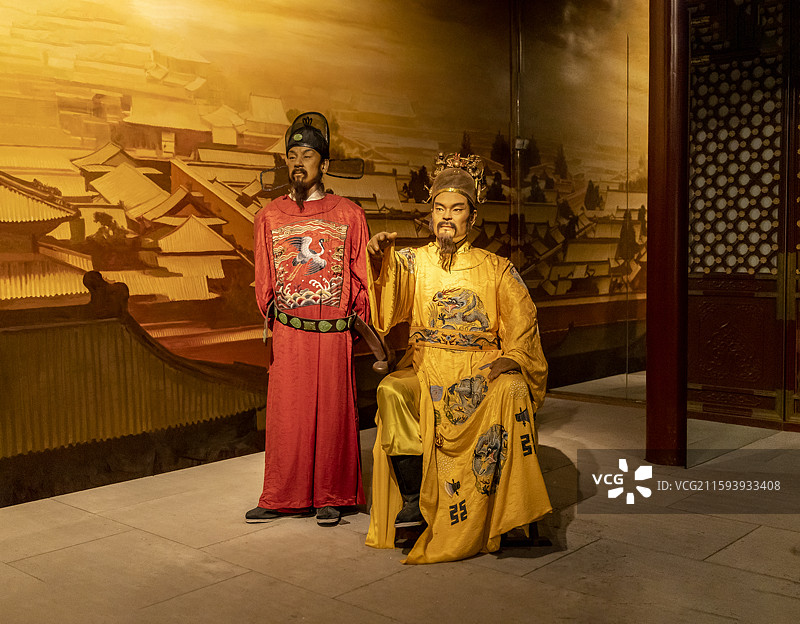 江苏省南京市博物馆（朝天宫）“龙盘虎踞展厅”：开国雄风——场景中座者为明太祖朱元璋，侍立者为刘基图片素材