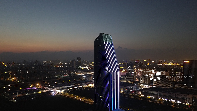 中企联合大厦，上海奉贤，城市夜景，无人机航拍图片素材