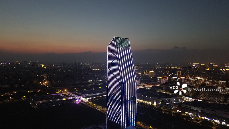 中企联合大厦，上海奉贤，城市夜景，无人机航拍图片素材