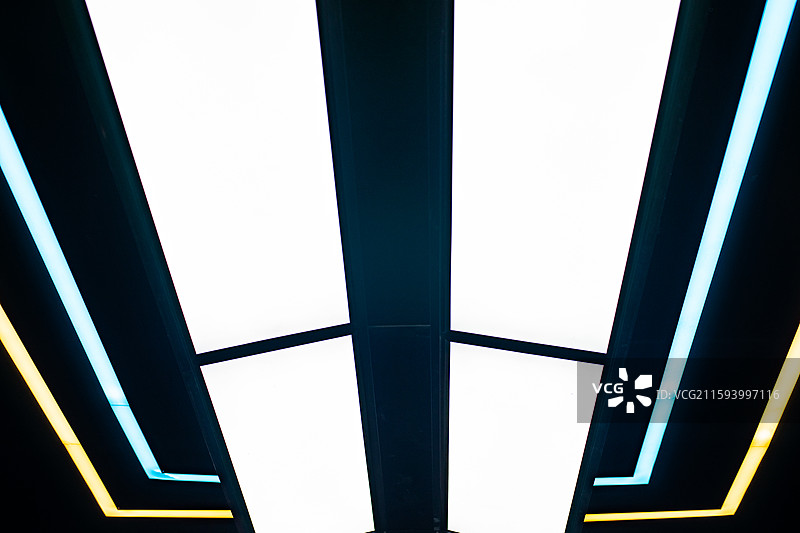 中国业余生活休闲娱乐拍摄主题，台球厅台球室球桌上面的方形的照明设备照明灯，室内无人图像摄影图片素材