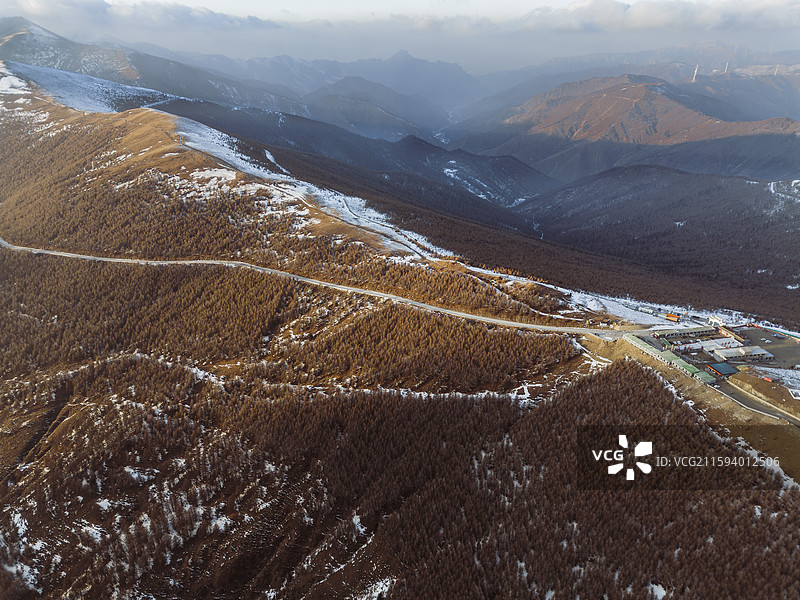 冬季山西忻州五台山东台顶东台望海寺附近的森林图片素材