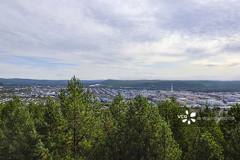 大兴安岭地区塔河县栖霞山植物园望塔楼看塔河镇秋天自然风光图片素材