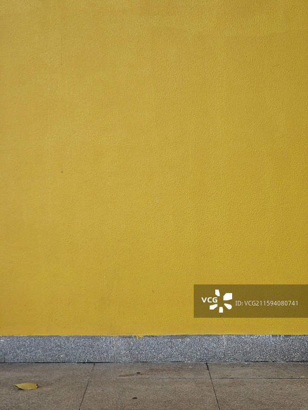 闽南千年古刹-石室禅院-黄色围墙图片素材