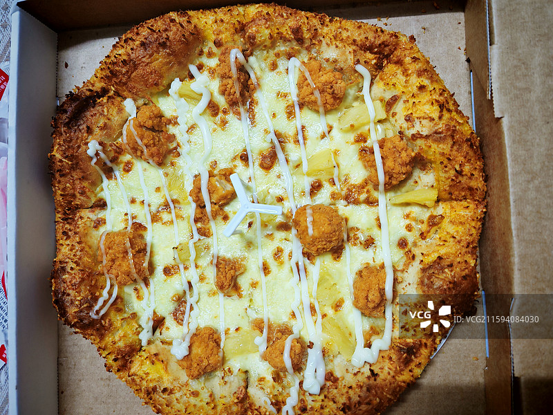 美味必胜客芝士炸鸡披萨图片素材