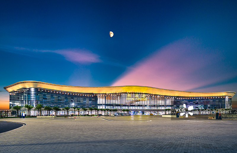 海口新海滚装码头客运综合枢纽站，海口新海港，海南自贸岛城市风光图片素材