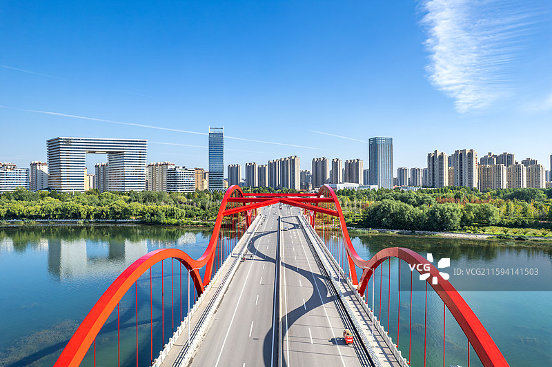 河南省鹤壁市淇河大桥及CBD摩天大楼城市风光图片素材