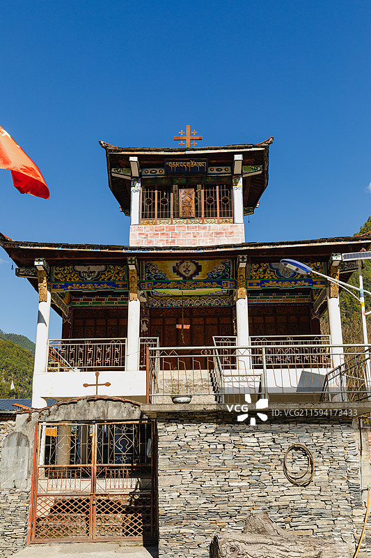 丙中洛是云南省怒江傈僳族自治州贡山独龙族怒族自治县下辖的镇，以自然景观和民族文化闻名。图片素材