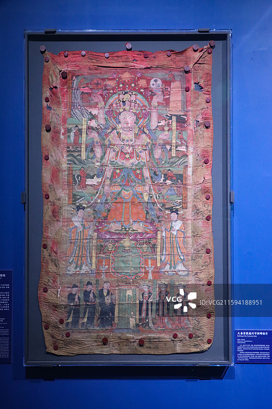 中国国家博物馆展出的五代十国时期八臂十一面观音像幡图片素材