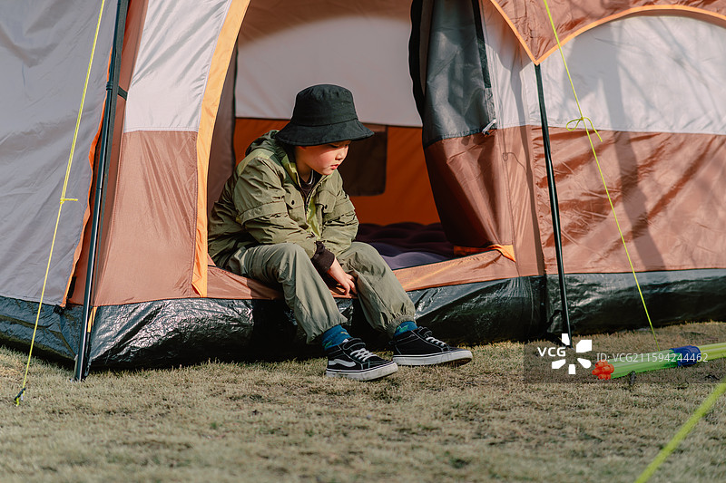 春日户外，踏青度假露营，在温州楠溪江的樱花园图片素材