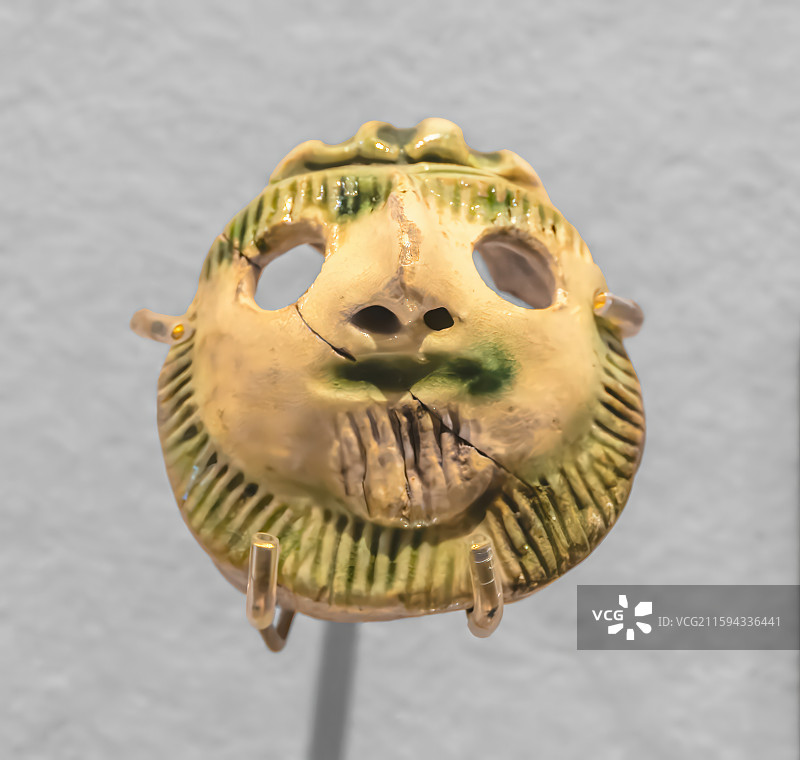 陕西考古博物馆藏唐朝文物白釉绿彩人头埙（残）图片素材