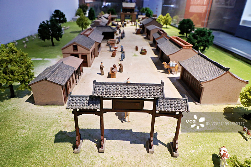 内蒙古自治区呼伦贝尔市鄂温克族自治旗，鄂温克博物馆内的呼伦贝尔古城沙盘复原模型图片素材