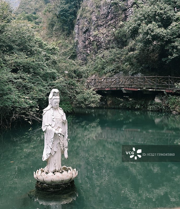 雁荡山灵岩的观音像图片素材