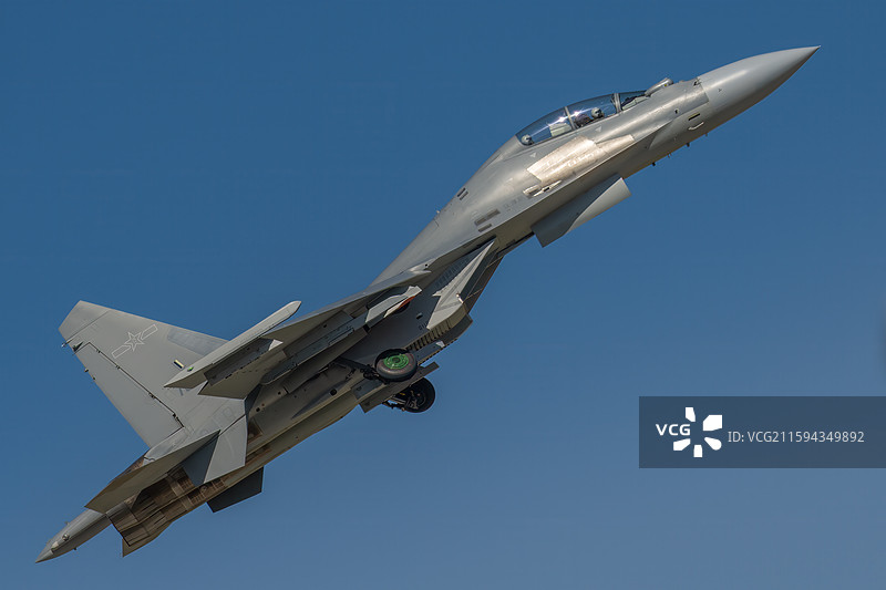 2025长春航空展空军歼16飞行表演图片素材