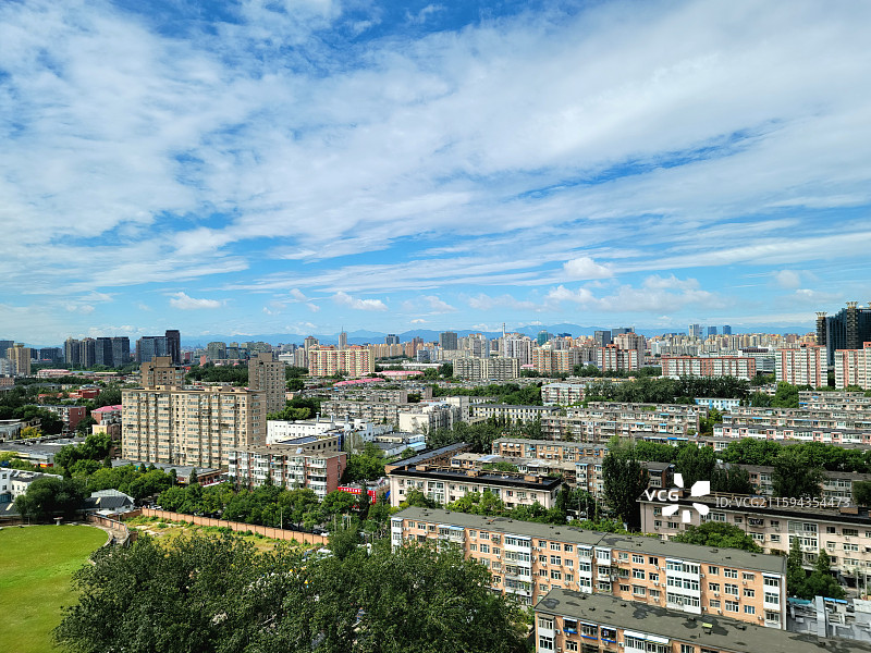 中国北京，从亮马桥眺望北京的城市天际线图片素材