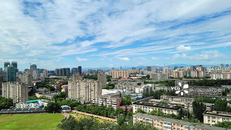 中国北京，从亮马桥眺望北京的城市天际线图片素材