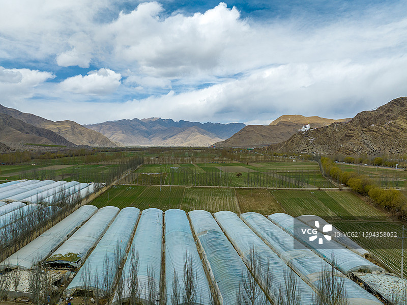 西藏田园农田航拍 山南雍布拉康图片素材