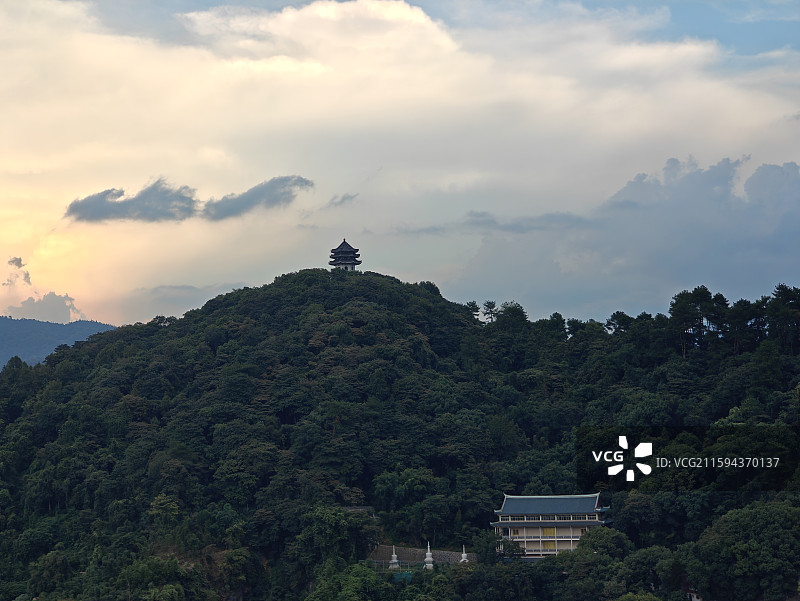 山城龙岩之天马山世纪钟楼+莲山寺卧佛殿图片素材