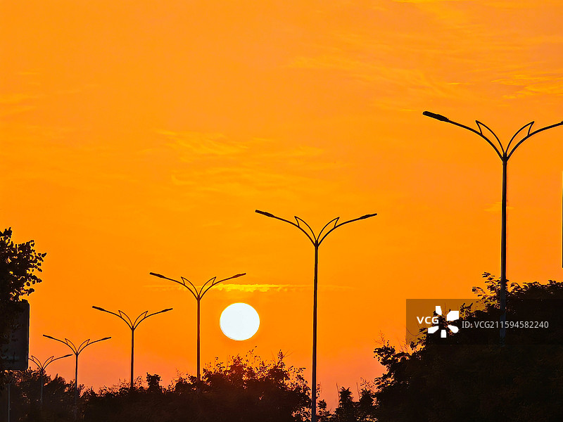 日出东方 今早6点20分拍的国庆日出，祝福祖国更加繁荣昌盛！图片素材