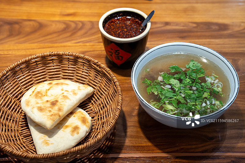 水盆羊肉肉夹馍图片素材