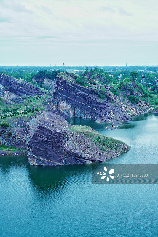 安徽省亳州市涡阳县龙山镇龙山池塘湖光山色图片素材