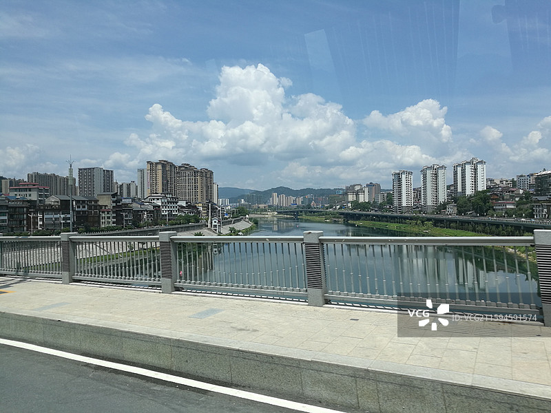 湖南省张家界市澧水大桥和澧水广场图片素材