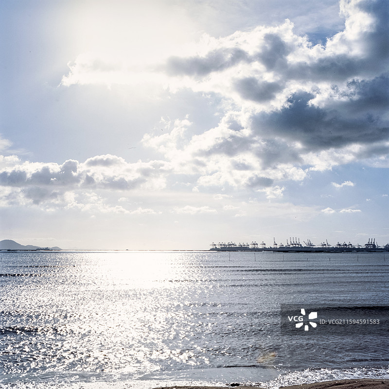 香港下白泥远眺深圳盐田（中画幅胶片）图片素材