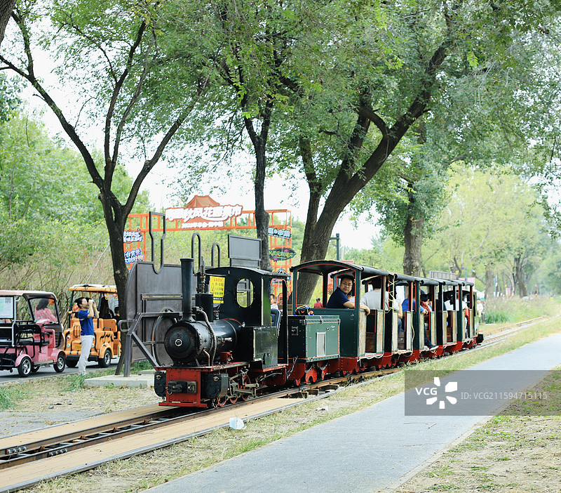 南苑森林湿地公园的小火车图片素材