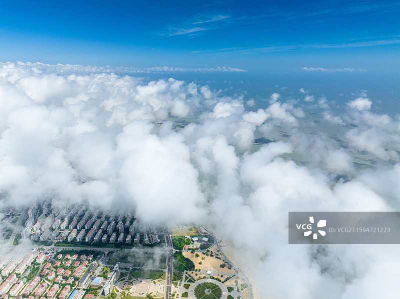 云海下的乳山银滩图片素材