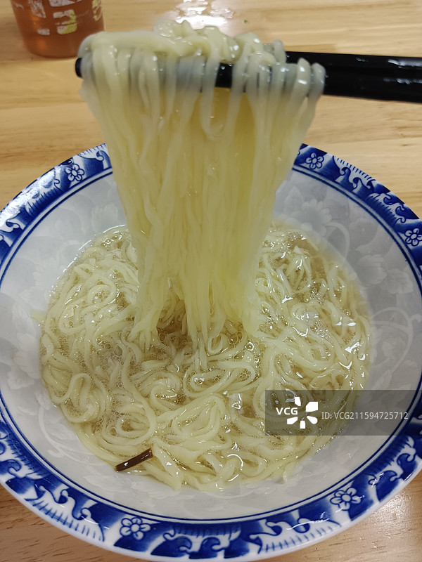 山东烟台蓬莱小面鱼卤面图片素材