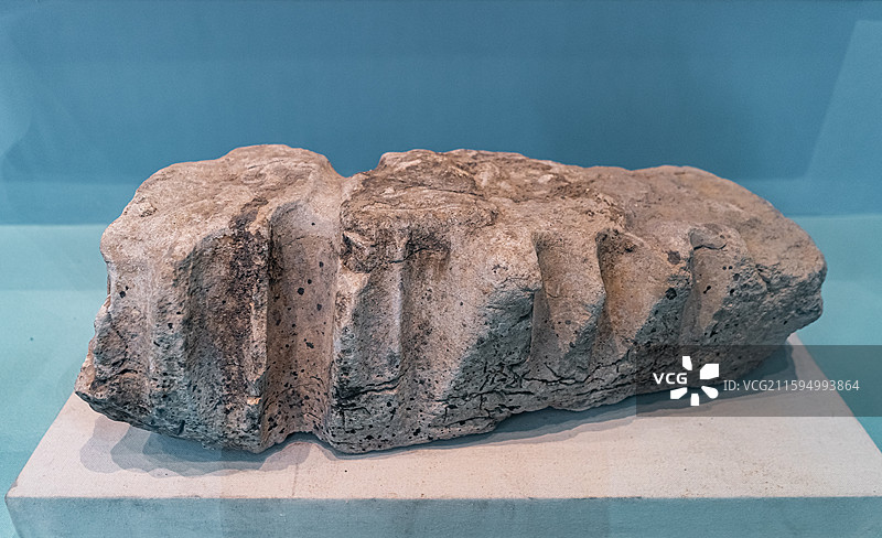 中国旅游景区拍摄主题，山东济宁任城区济宁市博物馆老馆，系船绳子把石头上勒出的痕迹，室内无人图像摄影图片素材