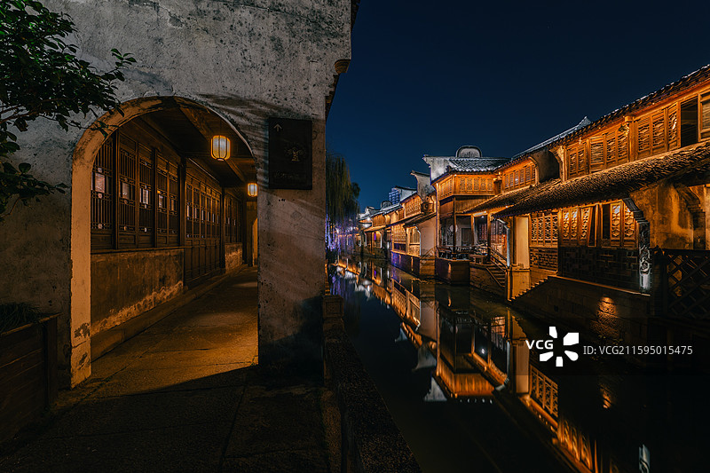 浙江嘉兴月河历史街区江南水乡夜景图片素材